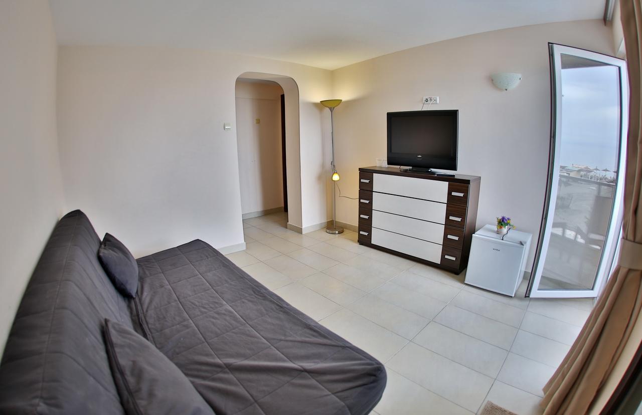 Jijo's Hotel 3*