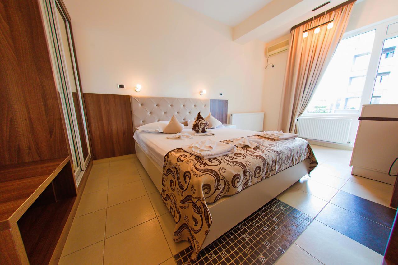 Jijo's 3* Mamaia