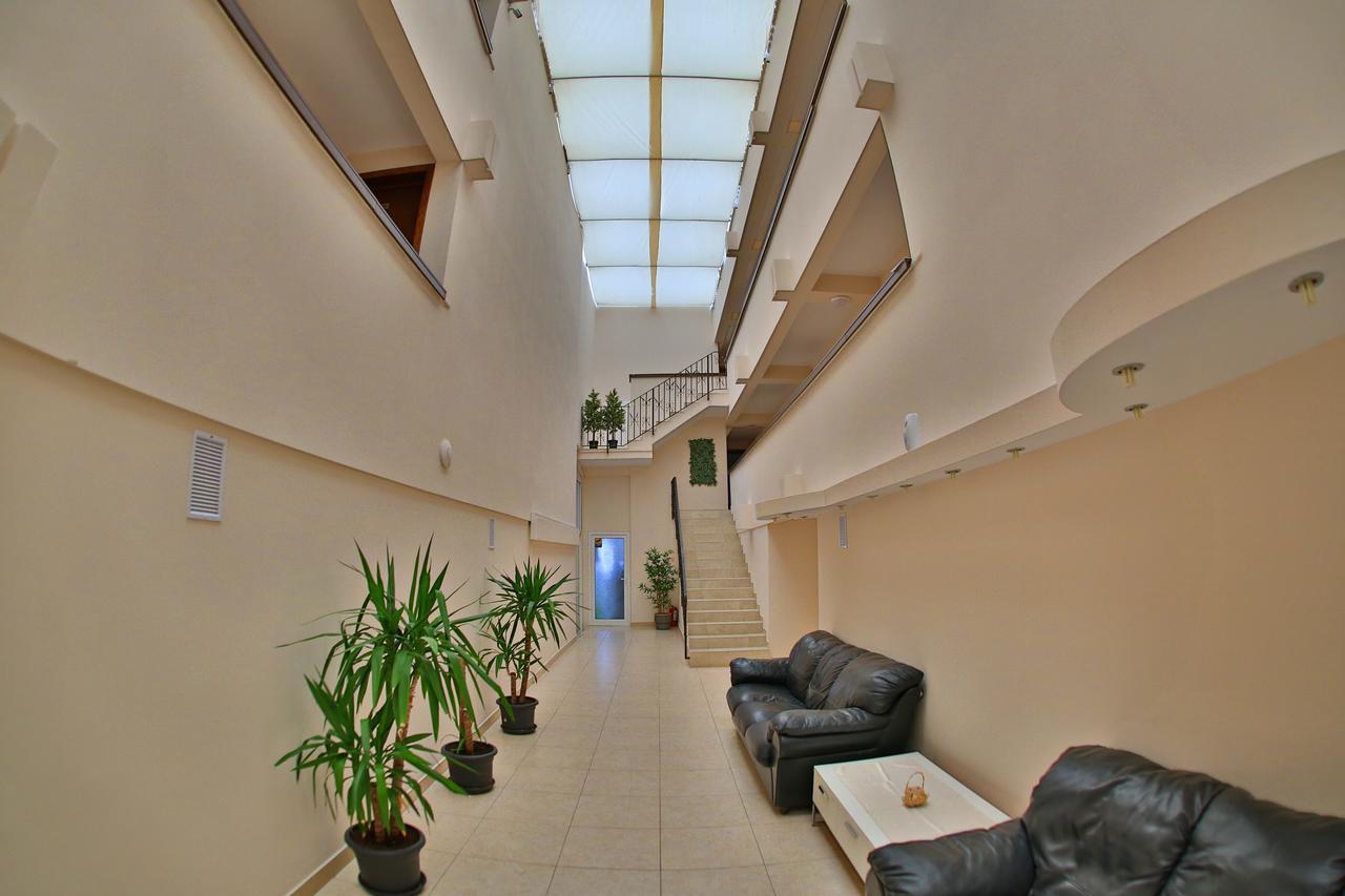 Jijo's Hotel 3*